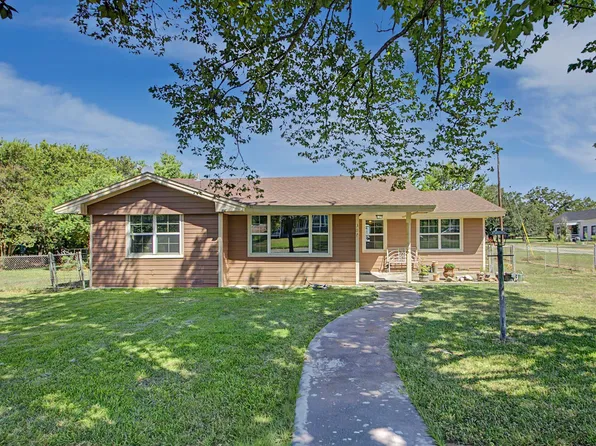 307 E Barton St, Calvert, TX 77837