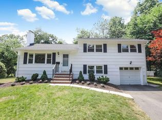 280 Eldon Ct, Ridgewood, NJ 07450