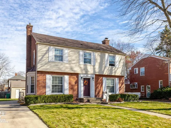 932 Lakepointe St, Grosse Pointe Park, MI 48230