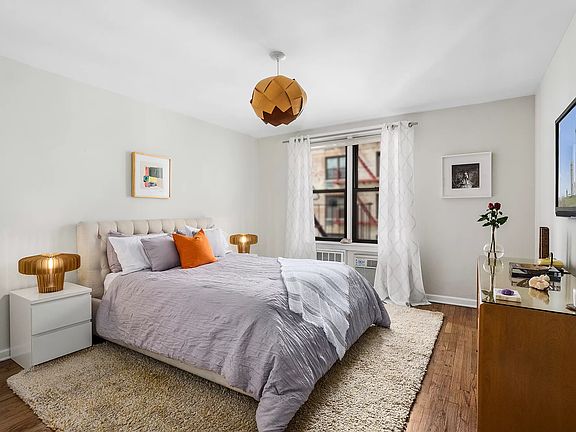 5th image of 165 Christopher St #4C