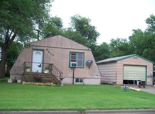 610 E 7th St, Hoisington, KS 67544