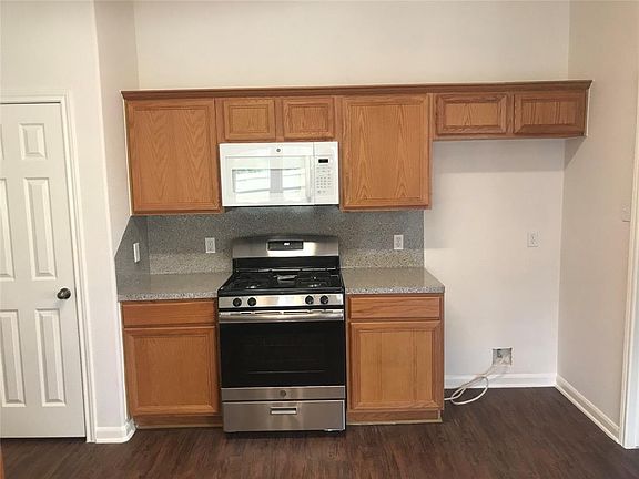 3rd image of 981 Oak Falls Dr