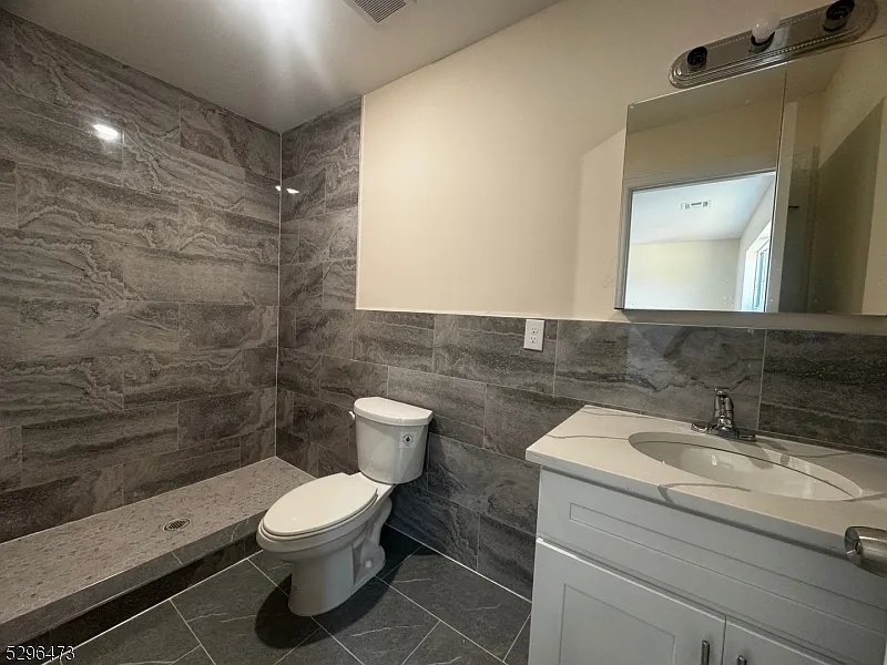 3 bed, 1200 sqft, $2,000 — Photo 4