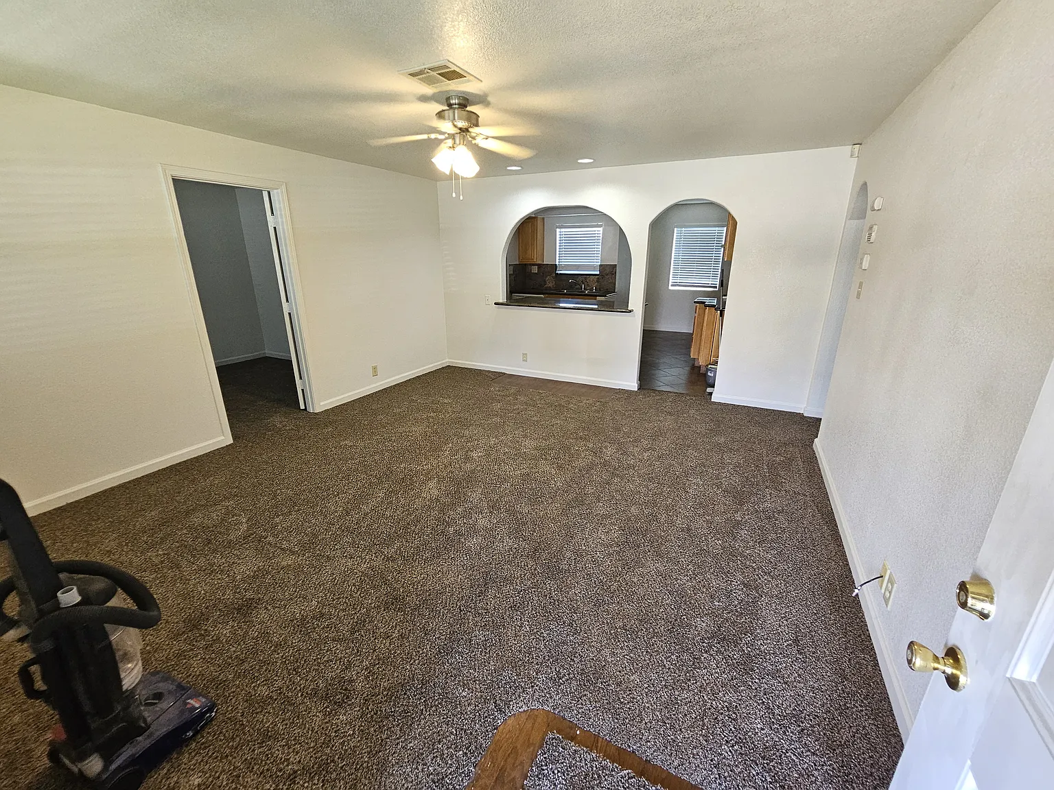3 bed, 1100 sqft, $2,495 — Photo 3