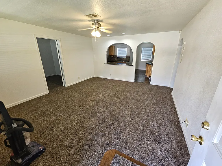 1900 Grand Ave — Photo 3