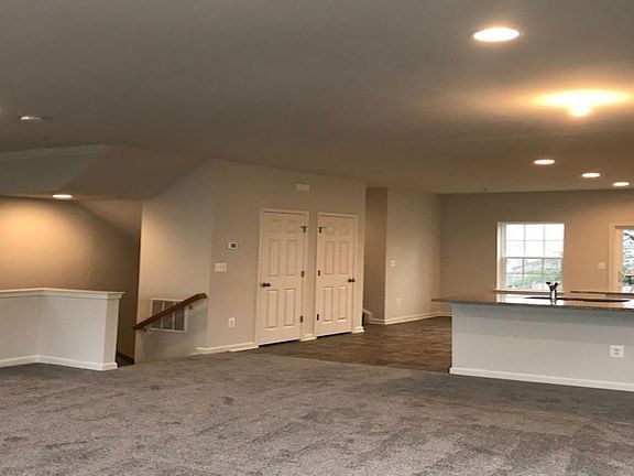 5th image of 261 Oakview Village Dr