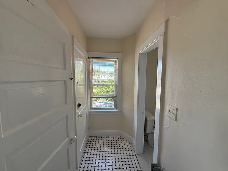 899 Broadway #4 — Photo 5