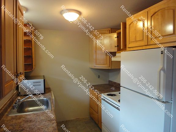 2nd image of 207 D St SE #2X1