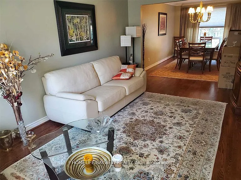 84 Huntington Park Dr W — Photo 5