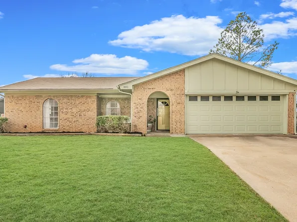 441 Arwine Dr, Hurst, TX 76053