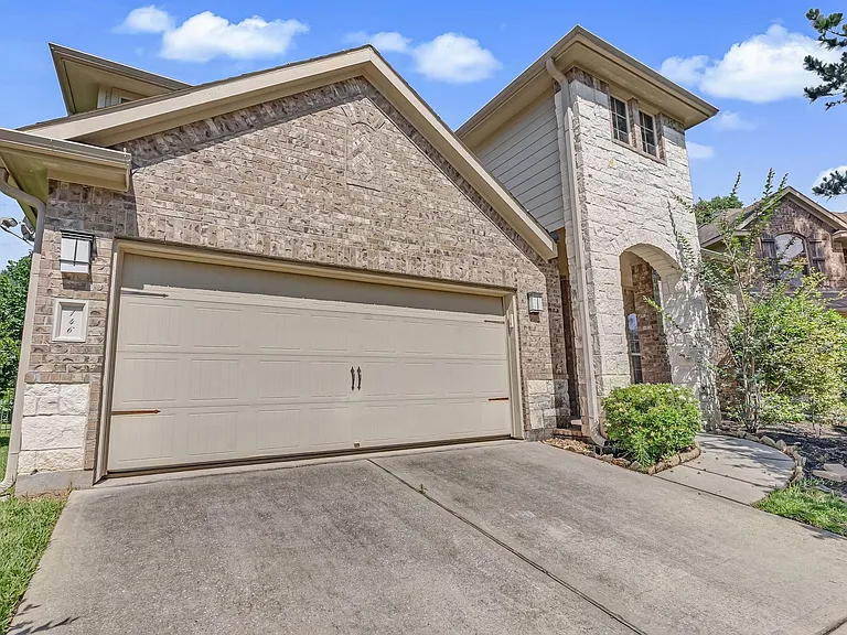 146 Black Swan Place The — Photo 2
