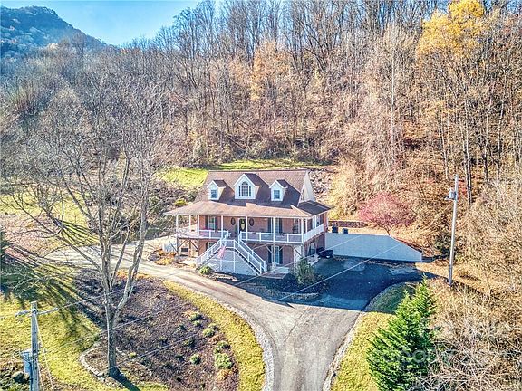3rd image of 432 Evergreen Farm Cir