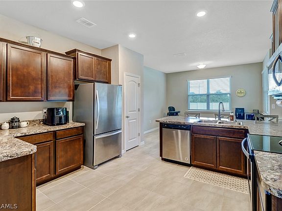 4th image of 3573 NE 8th Place Cpe