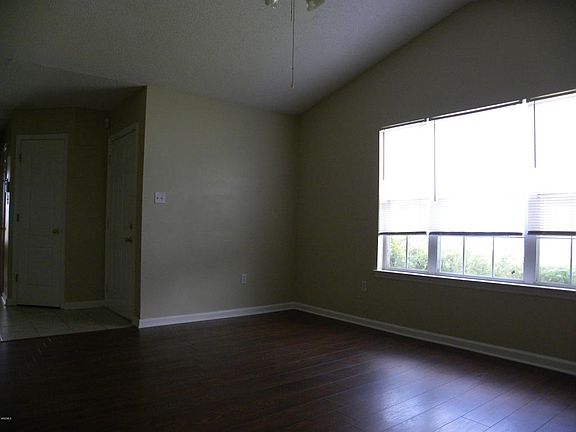 4th image of 14077 Woodmont Dr