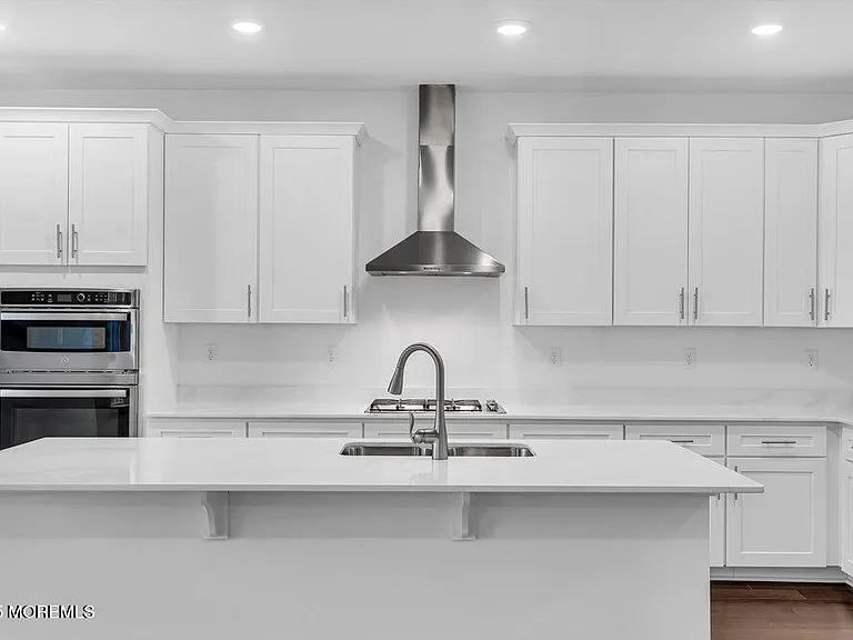122 Woolley Ct — Photo 16