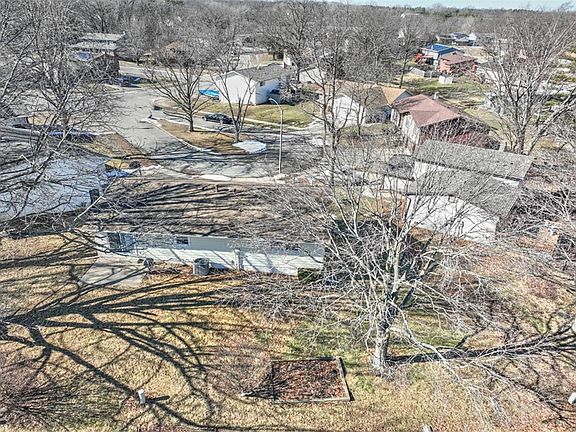 3rd image of 2346 Longwood Pl