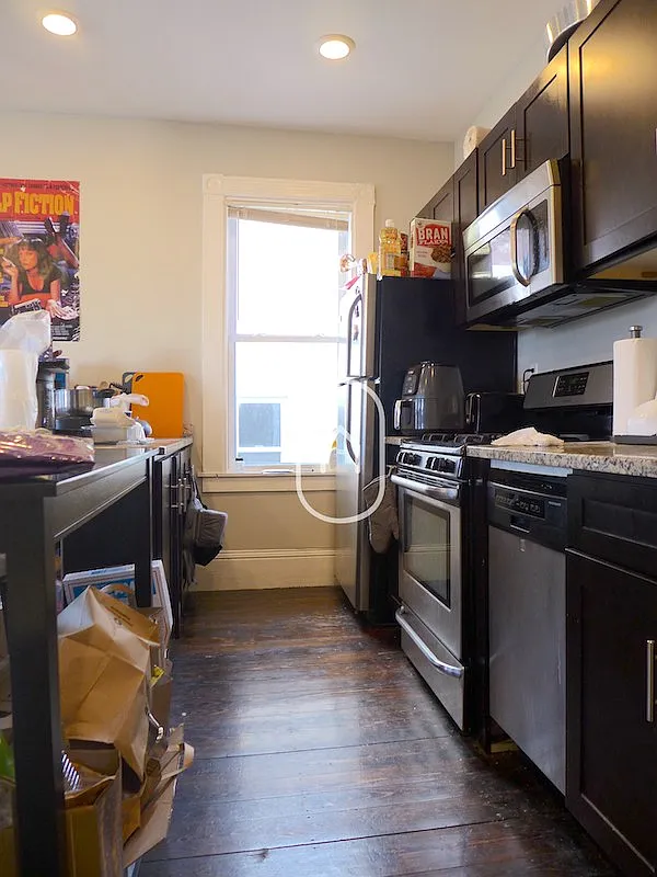 5 bed, 9999 sqft, $5,495 — Photo 3