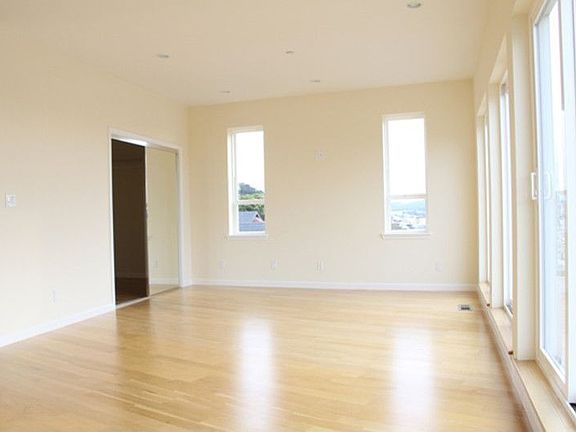 4th image of 103 Santa Barbara Ave