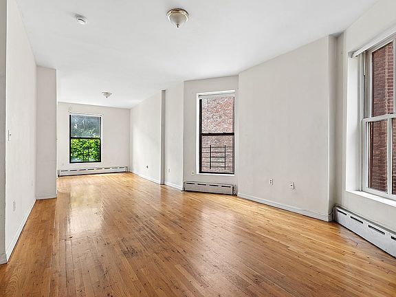 4th image of 18 W 130th St