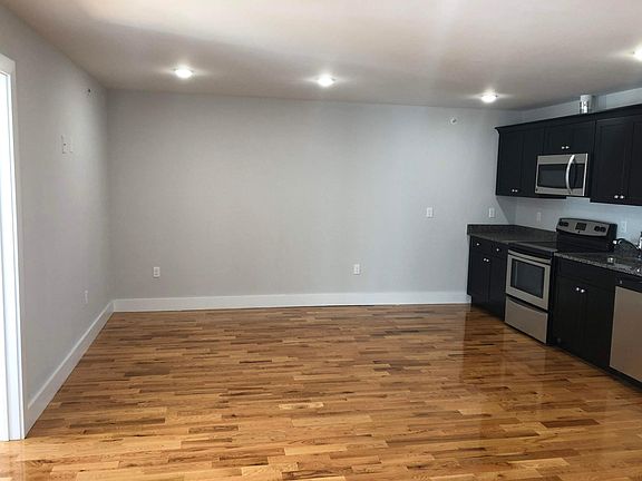 3rd image of 141 Sussex Ave #409