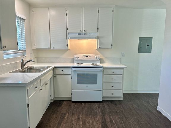 3rd image of 905 S Russell Ave APT 2