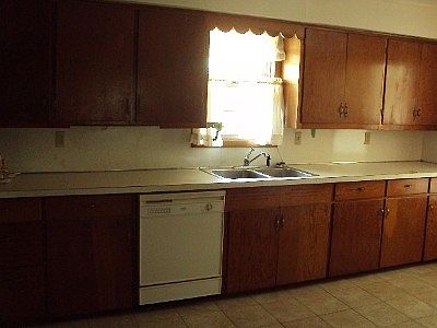 4th image of 704 W 11th St