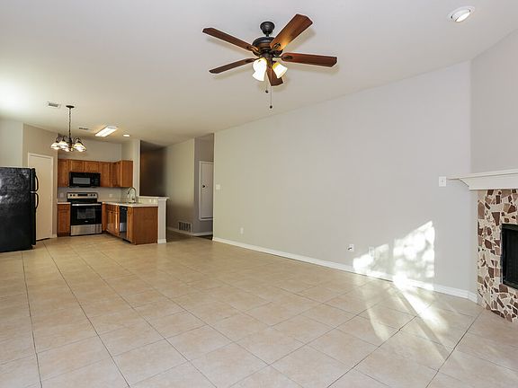 5th image of 2804 Hilcroft Ave
