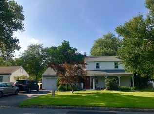 33 Fellswood Dr, Livingston, NJ 07039
