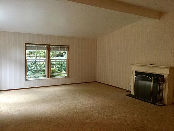 4th image of 12155 NE Coos St