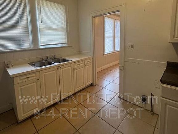 4th image of 1032 Jefferson Ave