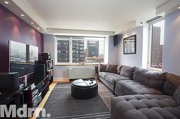 Sold by Mdrn Residential | media 1