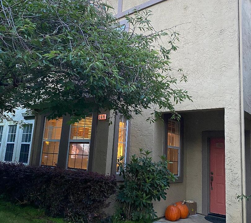 1st image of 309 Village Cir