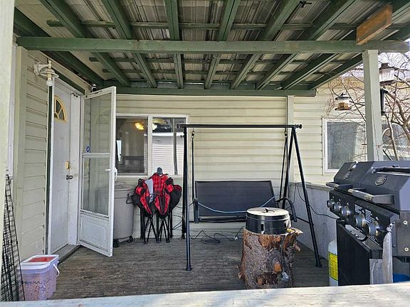 3rd image of 819 W 52nd St