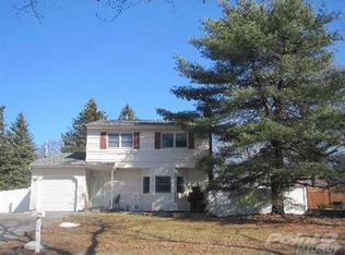 11 Leicester Ave, Ronkonkoma, NY 11779