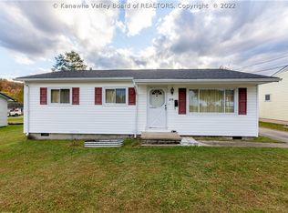 219 Valley View Dr, Hurricane, WV 25526