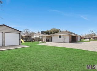 2822 S Meadowood Ave, Gonzales, LA 70737