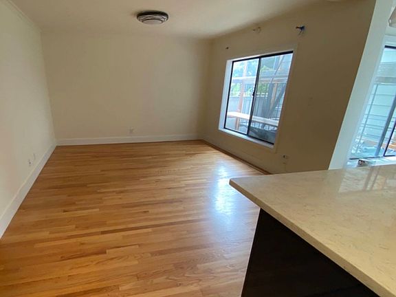 5th image of 515 2nd Ave