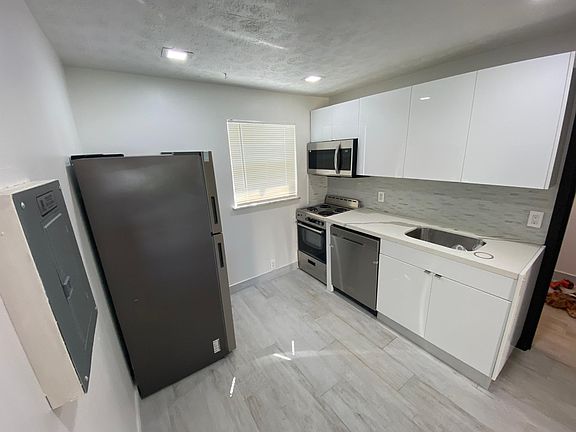 4th image of 227 SE 1st St #6