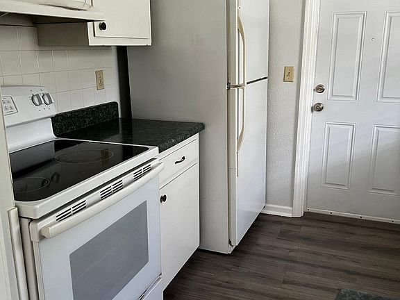 3rd image of 902 S Fremont Ave