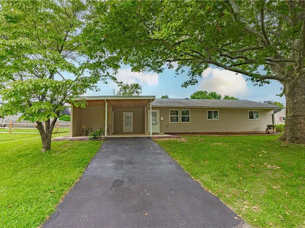 1047 W Union St, Whitehall, PA 18052