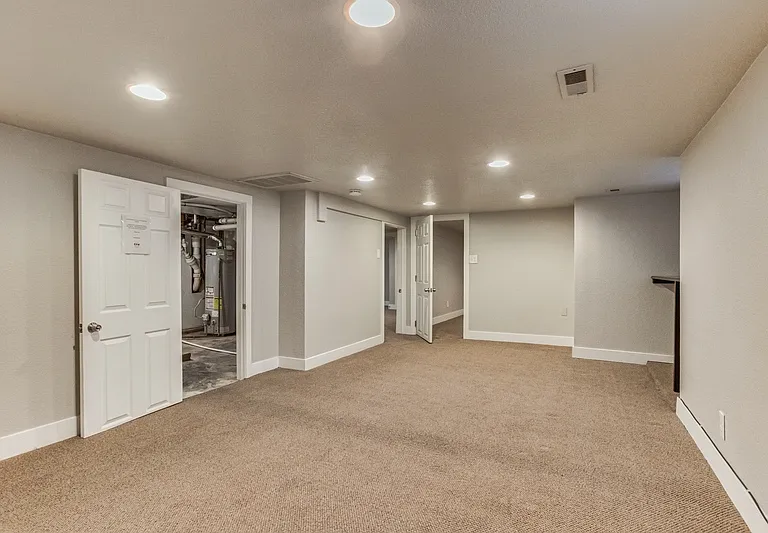 4435 N Clay St — Photo 25