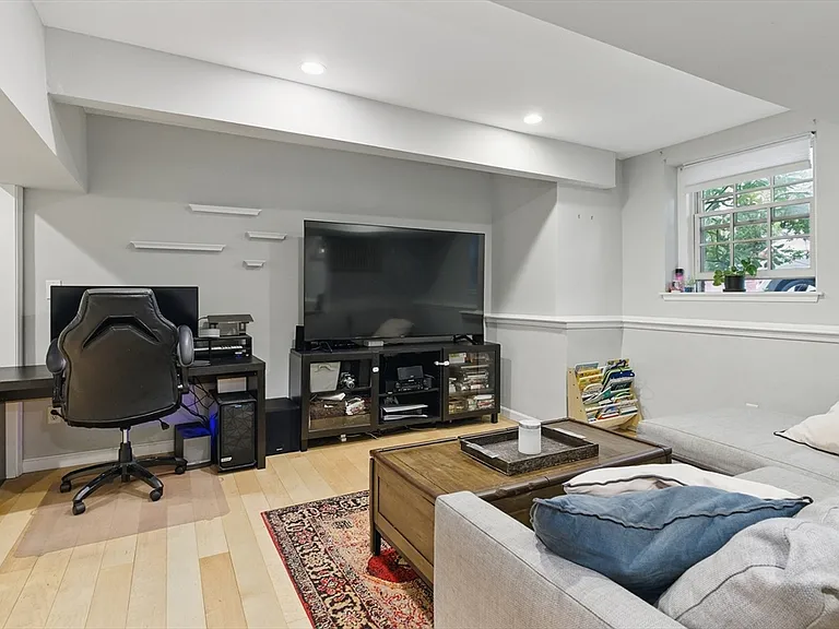 240 Brattle St #1 — Photo 4