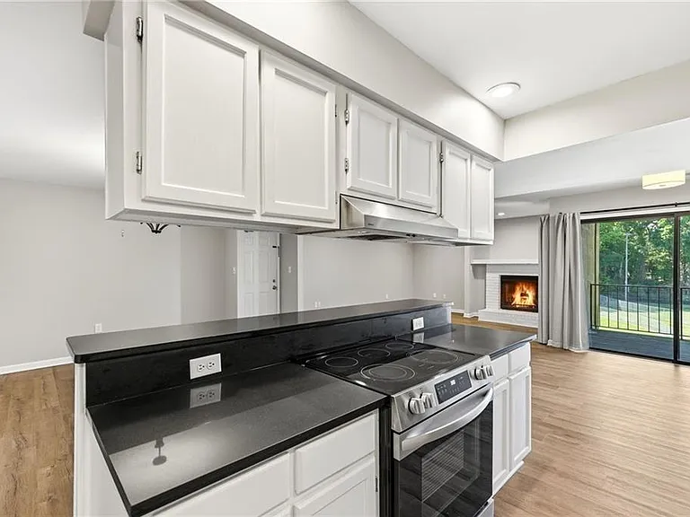 605 Candler St #B13 — Photo 14
