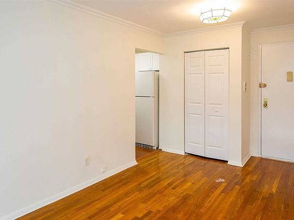 4th image of 5 Birchwood Ct APT 2B