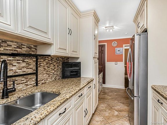 5th image of 480 Riverdale Avenue #6H