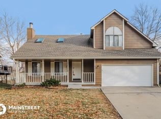 321 SE Bristol Dr, Lees Summit, MO 64063