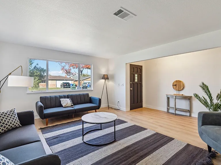 929 Moffat Dr — Photo 11
