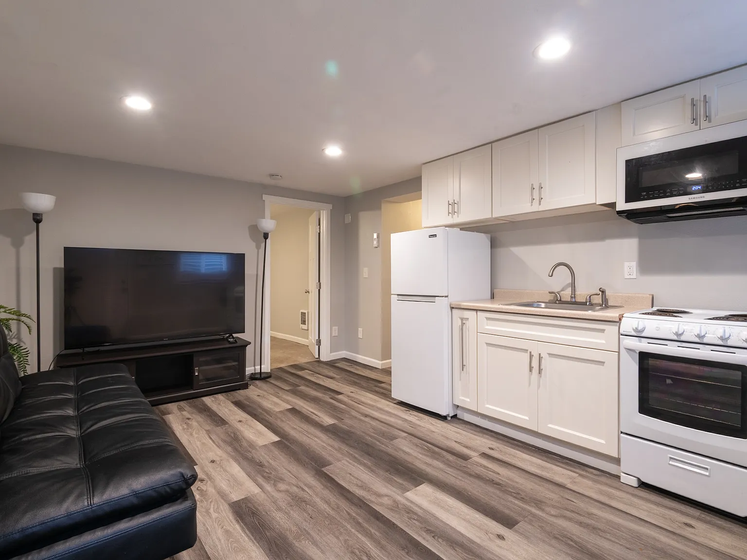 2 bed, 800 sqft, $1,850 — Photo 2