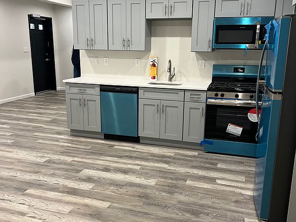 5th image of 216 Mountain Ave #1