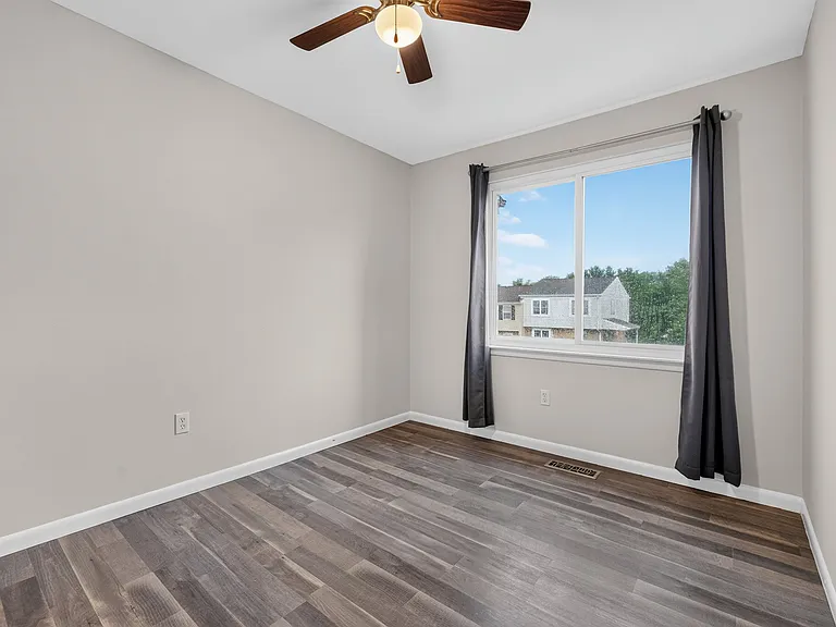 8808 Eureka Ln — Photo 15